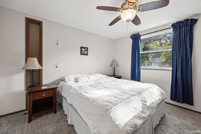 Room 2 - Winter/Spring 2026 · Large Private Room w/ Bath Option · Walk to Purdue (0.7 mi) House
