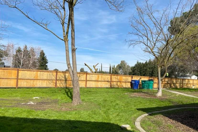 front yard - Mi Casa S.A.L.E. House