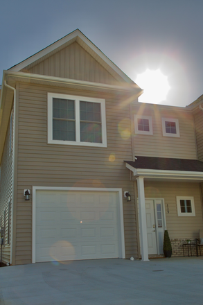 Exterior Front View Townhouse - Fully Furnished 3 Bedroom New Townhouse Central to Blacksburg/Salem/Roanoke