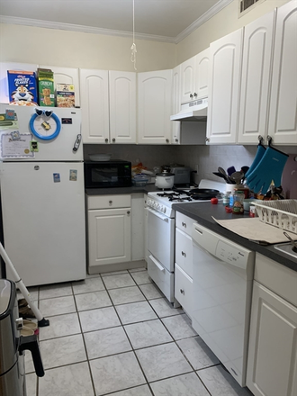 Call NOW for showings! 617-236-8600 - EGMONT ST - GORGEOUS 4BR/1BA IN BROOKLINE NEAR BU CAMPUS FOR *9/1/2026* W/ H&HW INC, LNDRY IN BLDNG! Apartments