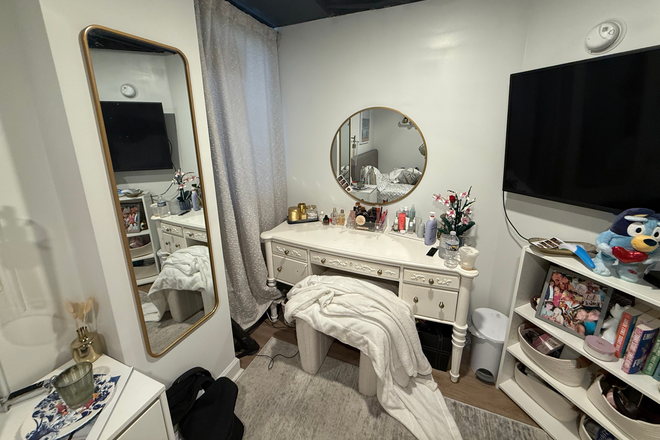 One side of the bedroom. - House available for Spring 2026 sublease! Close to campus, downtown, and Center Street