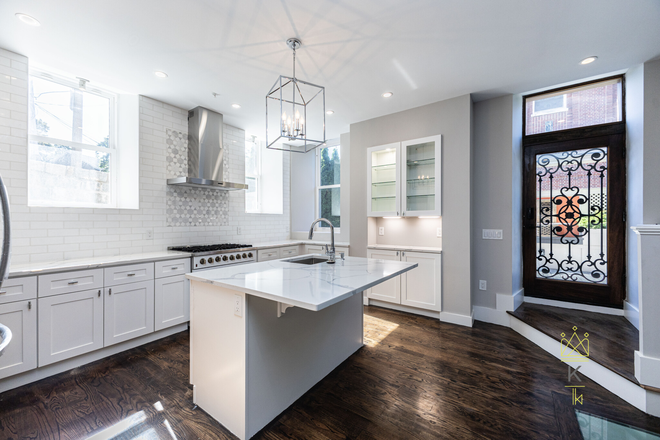 kitchen - Luxury 3.5 Bed | 3 Bath