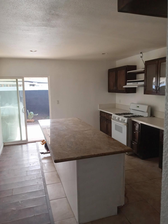 kitchen - 1 bedroom in cute house close to campus with nice roommates
