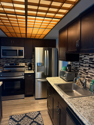 Kitchen - Sunflower Townhomes, Townhouse close to campus