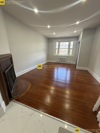 Living Space - Kenmore Sq Studio  Comm Ave Apartments