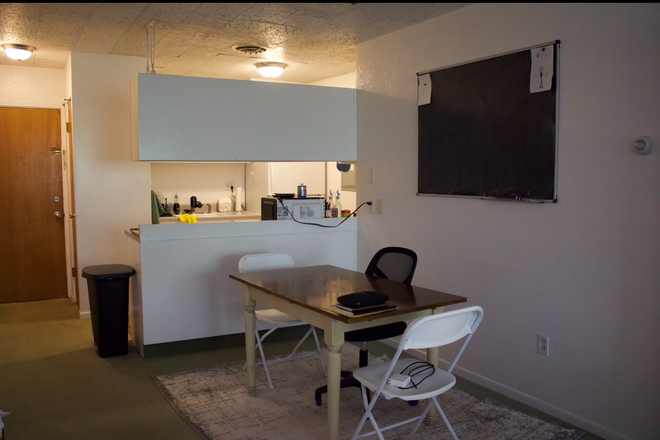 dining area - University Heights Apartments