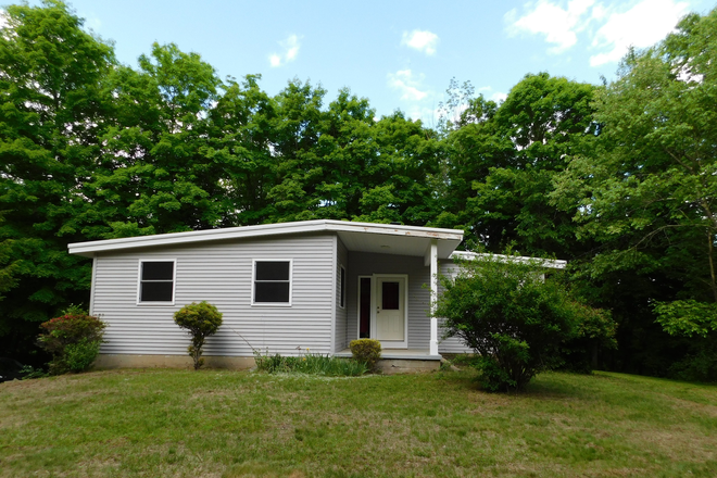 Front of House - Fully Renovated 3 Bed/1 Bath Ranch Home 4 Miles to Campus
