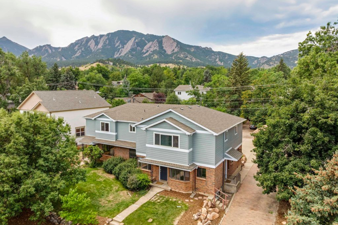 located right on the hill! - SPRING/ SUMMER 2026 SUBLET ON THE HILL