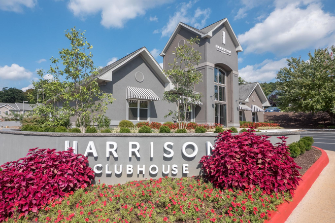 Harrison Clubhouse - The Harrison at JMU Apartments