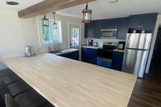 kitchen - Quiet Cottage by the lake Apartments