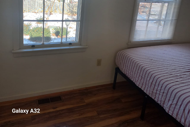 bedroom - 4 bedrooms/2.5 bath modern house very close to campus