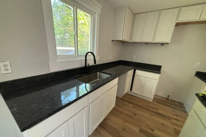 Kitchen - Renovated 5 Bedroom 2.5bath House