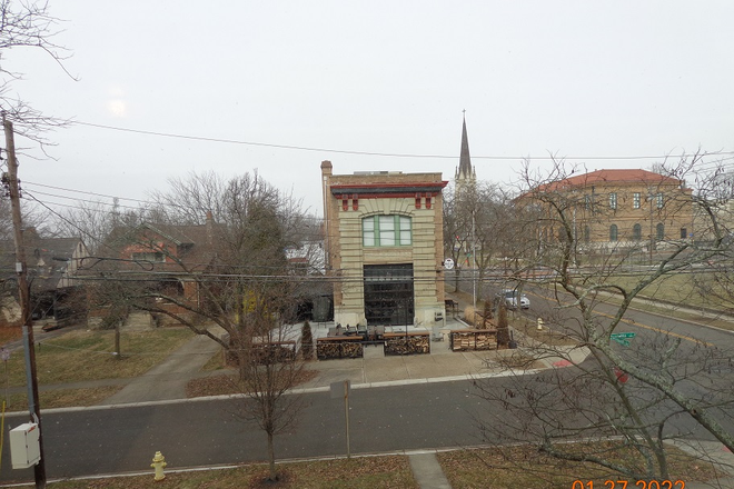 Former firestation, now restaurant! Right across the street. - Lg, furn 1-2 BR. Gar. Yard. Balc. Near restaurants.  Util, wifi incl. Near bus. 15 min to UC/XU Duplex