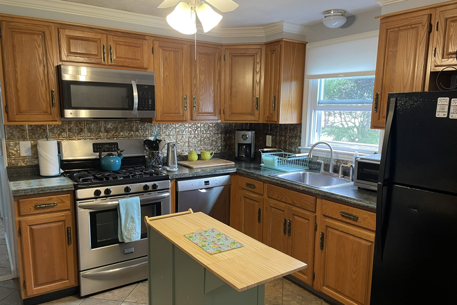 Kitchen - Available for a group of 3-5! Special pricing for Bonnet Shores home!