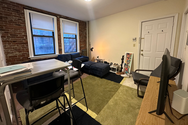 1 - GREAT location 2 bedroom near Whole Foods