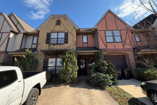 Photo - 2005 Stephanie Court House