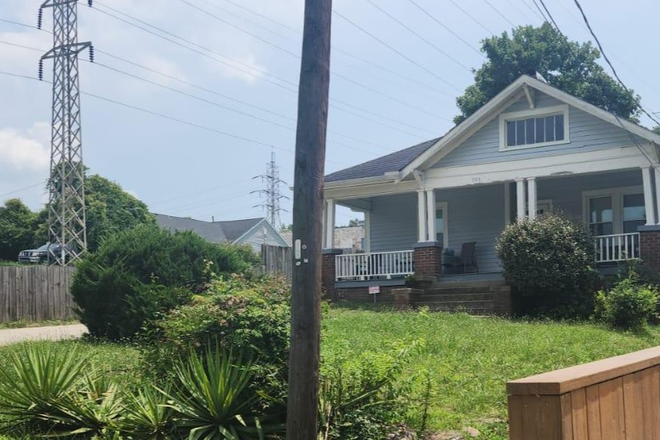 703 W Markham, front - Single-family home, close to East Campus and downtown