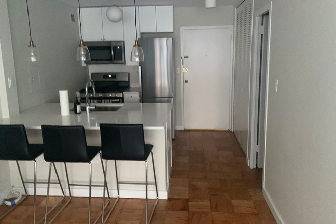 Kitchen, Island and Seating - Remodeled and Nicely Furnished Letterman House Studio for 1 or 2