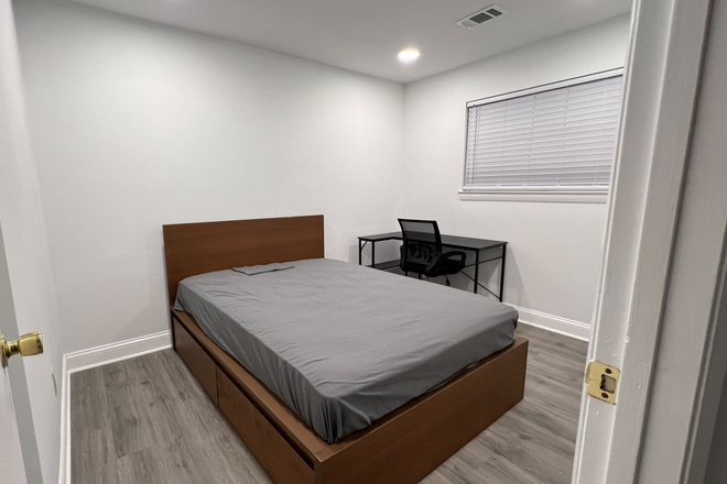 Bedroom - All-inclusive Bedroom for Summer Lease