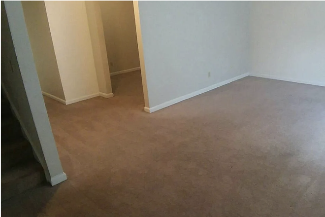 Living room - Pheasant Run Townhouses, bus stop close, behind the food lion