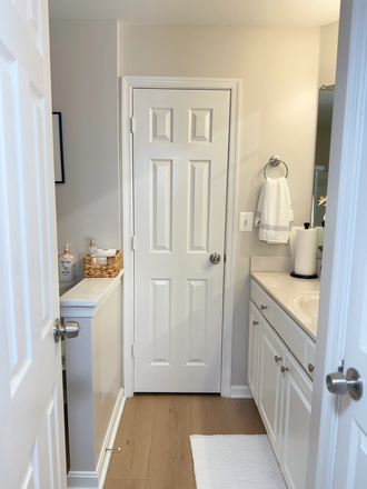 Private Bathroom - Condo in Laurel, private bedroom/bath close to BWPkwy
