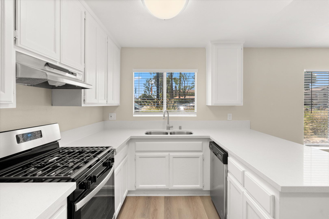 1147 Kitchen - Highland Parc Apartments