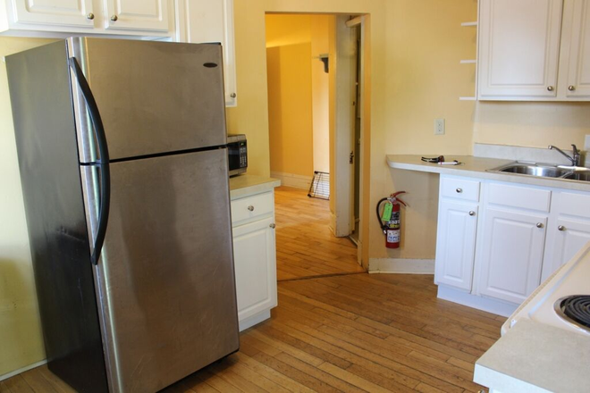 Kitchen - 18 N Union St #2