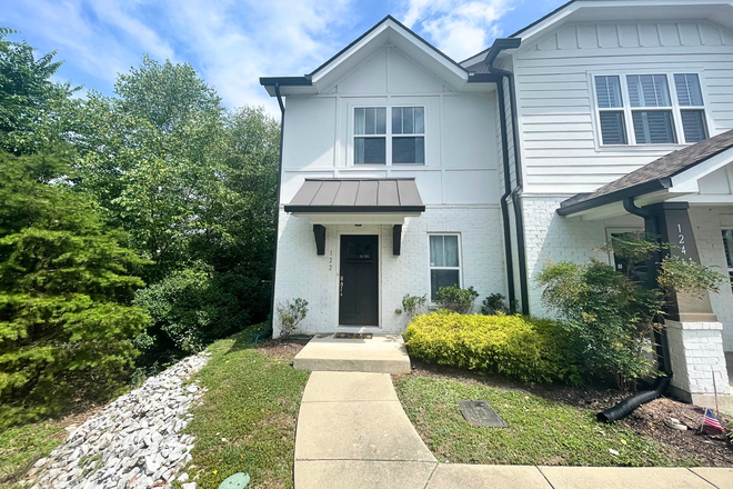 Secluded, corner unit with parking lot - Beautiful 2BR/2.5BA Corner Unit in the Popular Nations Neighborhood Townhome
