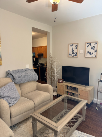 . - GORGEOUS 2 Bed/1 Bath in the North End - Avail 9/1!!!