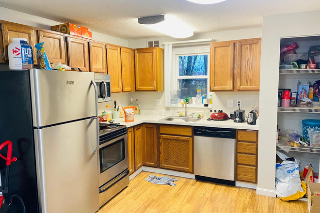 Kitchen - Sugarloaf Estates Apartments