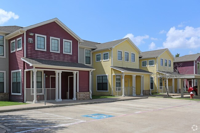 exterior - 2818 Apartments