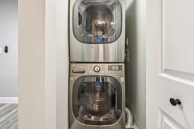 Washer Dryer - 2 Bed/2 Bath Fully Furnished Apartment Walking Distance to Campus!! **Newly Renovated**