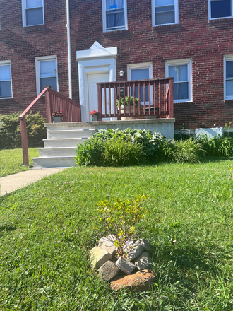 Exterior - Shared 2 floor apartment, Huge new kitchen, 1 full BA, W/D, parking