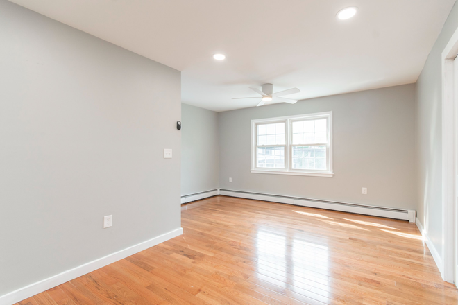 Living - 2BR apt-Route 27-Kingston