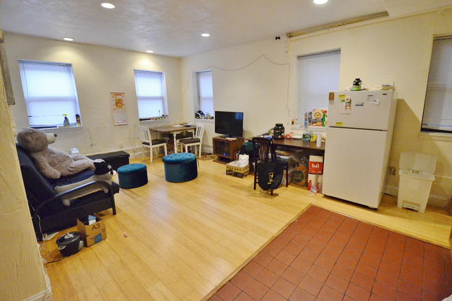 Livingroom - 3 bedrooms Renovated in Westland Across Whole Foods 9/1 Apartments