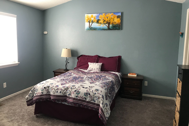 Master bedroom (full size bed) - FURNISHED 4BR Sunny Home with Big Backyard (Utilities Included!)
