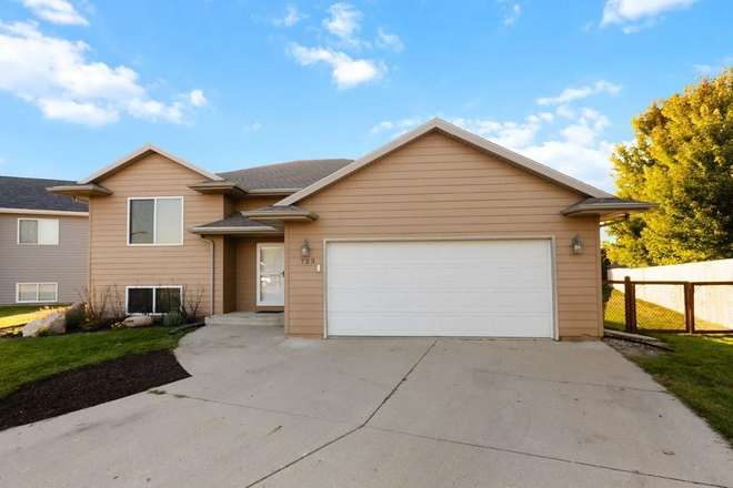 Outside View - Full House on Cul-de-sac