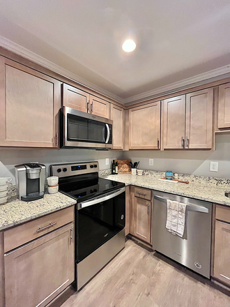 Kitchen fully equipped with essentials - ideal for male roommates. Shared bedrooms 2 roommates per room. Walk to campus. Townhome