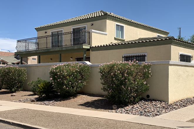 Full size balconies! - Luxury 6br, 6.5ba with 5 car garage! House