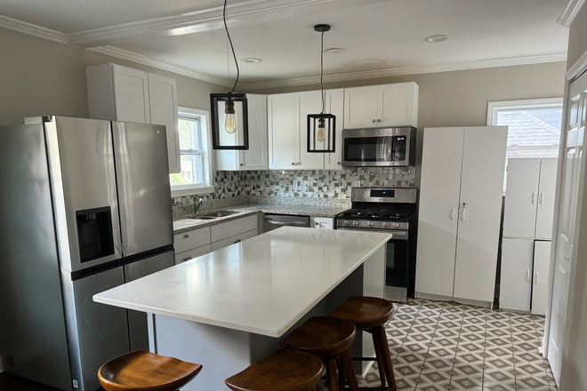 Beautiful upgraded kitchen - Decatur home close to Emory