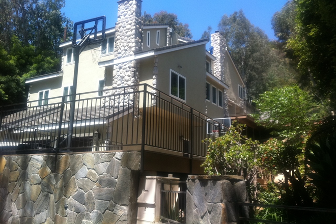 Outside View - Subletter Wanted ASAP❗ ❗ ❗  – Shared Fully Furnished LARGE Shared Room for Summer! Condo