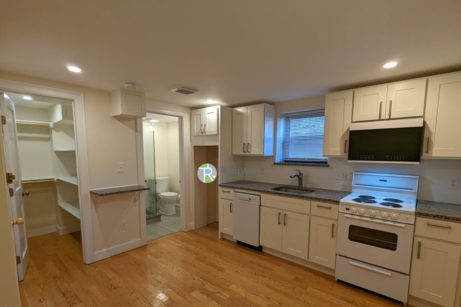 1 - SEPT 2026-Sweet basement Allston Studio, HW inc. No Broker Fee! Apartments