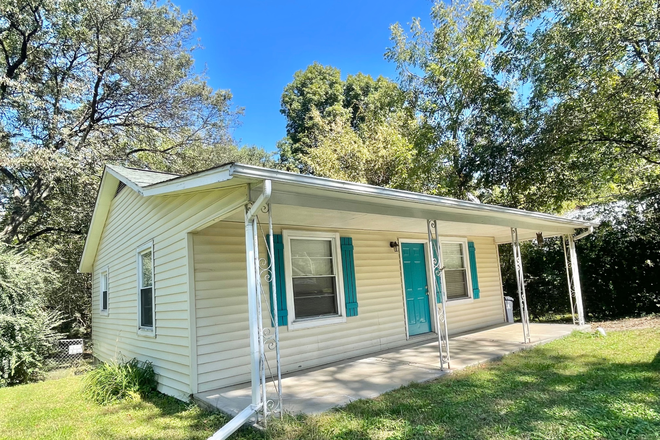 Front of House - 2BR/1BA Modern/Classical near UT and Downtown