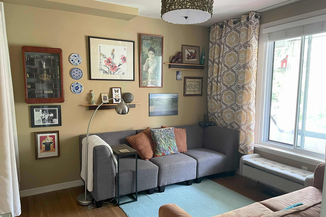 Living room - main 1 - Furnished 3 Bedroom Leslieville Home