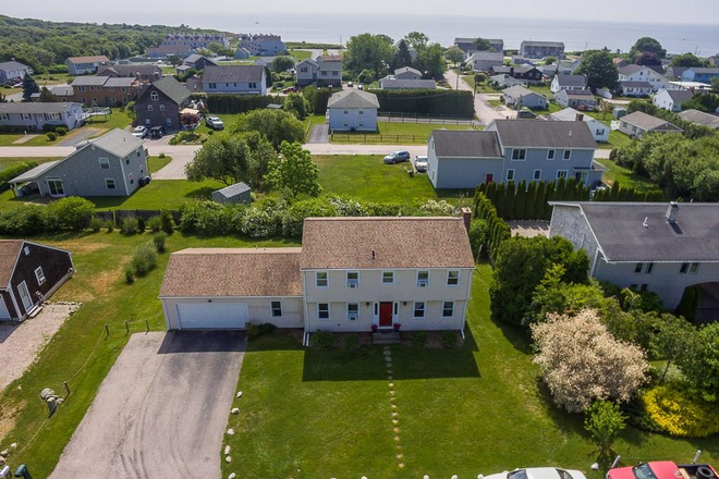 Front of House - Available for a group of 5! Amazing home in the Scarborough area of Narragansett!