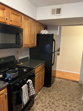 Kitchen - Beautiful Condo close to UConn Health