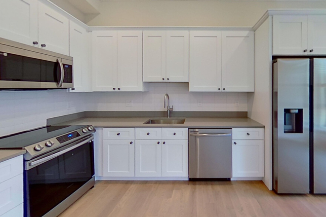 living - BEUATIFULLY RENOVATED 3 BED, IN-UNIT LAUNDRY, NO BROKER FEE!! 8/1/26! Apartments