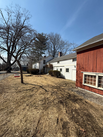 Outside + barn - 38 Pine Street | 4 BEDROOMS! Apartments