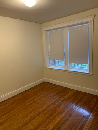 Hub Realty - Brighton, large front 2 bedroom split with spacious kitchen Apartments
