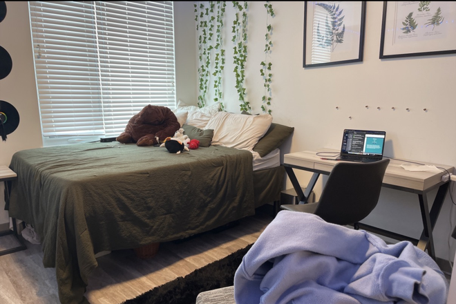 Bedroom - Studio at Union on Knox - Summer Lease Transfer Apartments